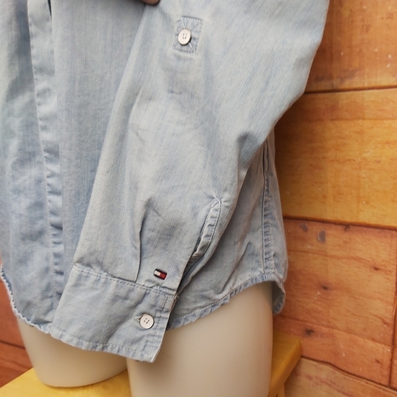 Tommy Hilfiger chambray light button down shirt Size XS - Picture 3 of 8